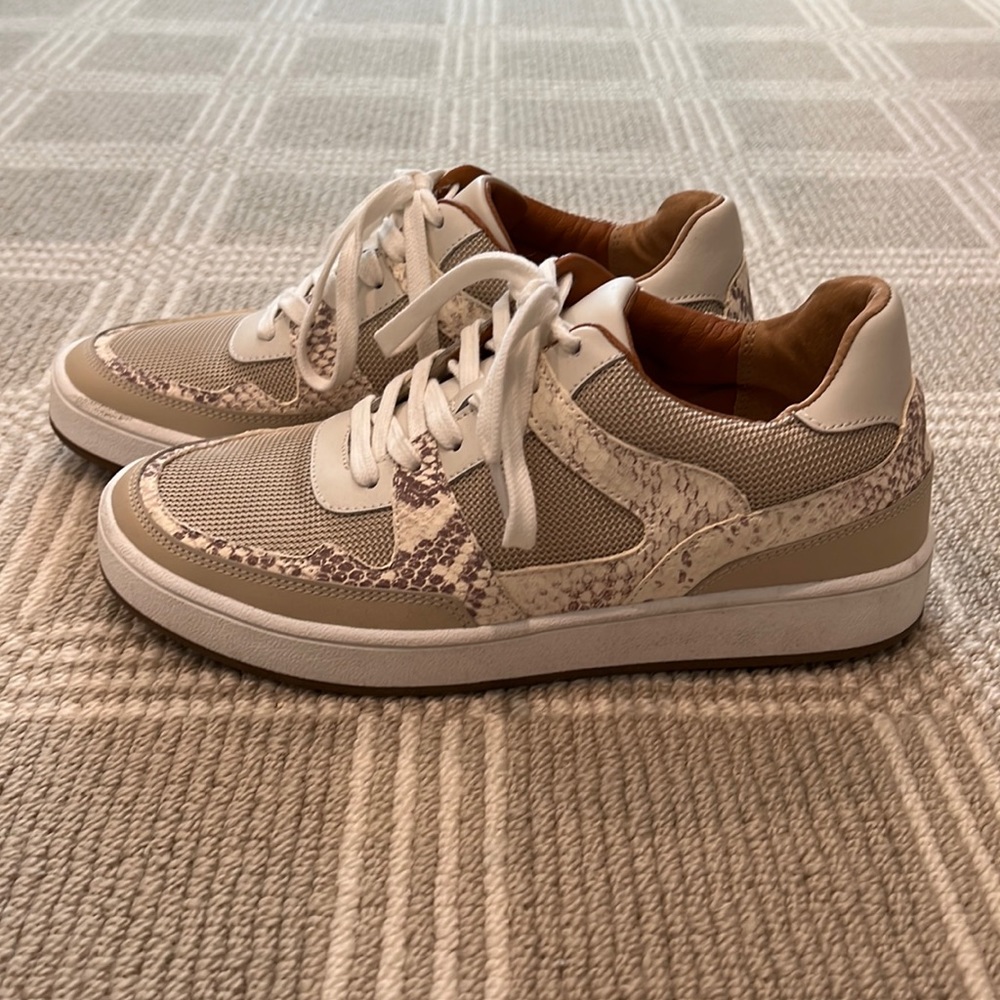 Lucky Brand Hennia Sneaker Size 8